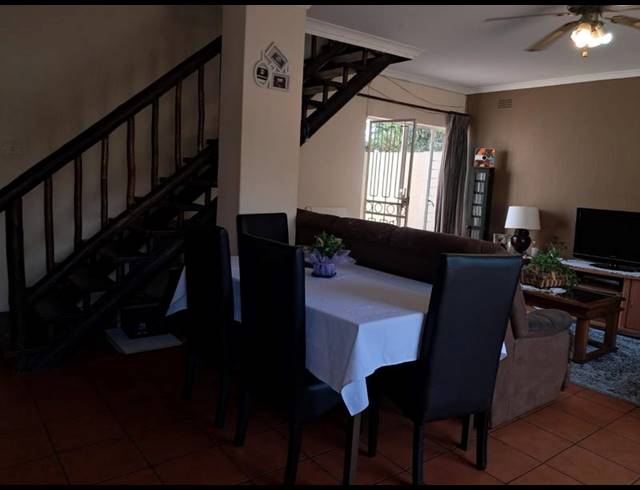 3 BEDROOM TOWNHOUSE FOR SALE IN WELTEVREDEN PARK
